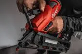 Pistol inclinat pentru cuie 15 GA M18 FUEL - Milwaukee M18 FN15GA-0X