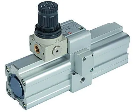 Amplificator presiune cu regulator presiune