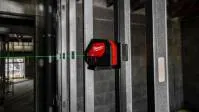 Nivela laser cu 2 planuri cu fascicul verde, cu baterii alcaline - Milwaukee CLL-C