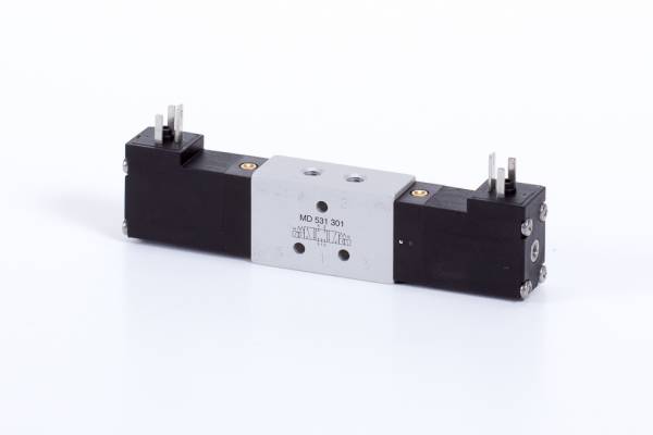 Distribuitor 5/3 electric, centru presurizat tip MD