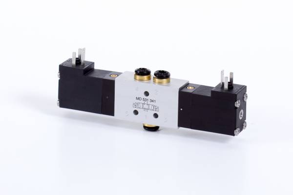 Distribuitor 5/3 electric, centru presurizat tip MD