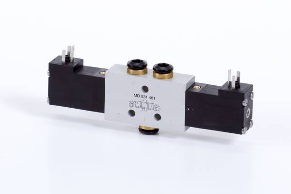 Distribuitor 5/3 electric, centru presurizat tip MD
