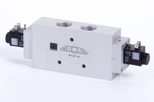 Distribuitor 5/3 electric, centru presurizat tip MH