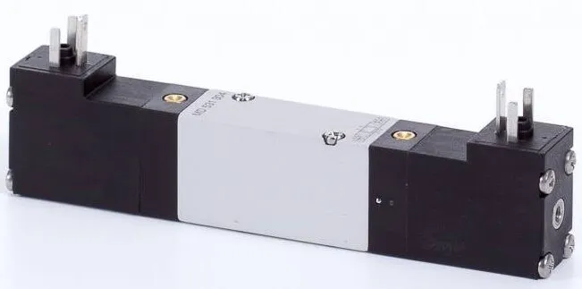 Distribuitor 5/3 electric, montaj pe placa, centru presurizat, porturi placa, tip MD